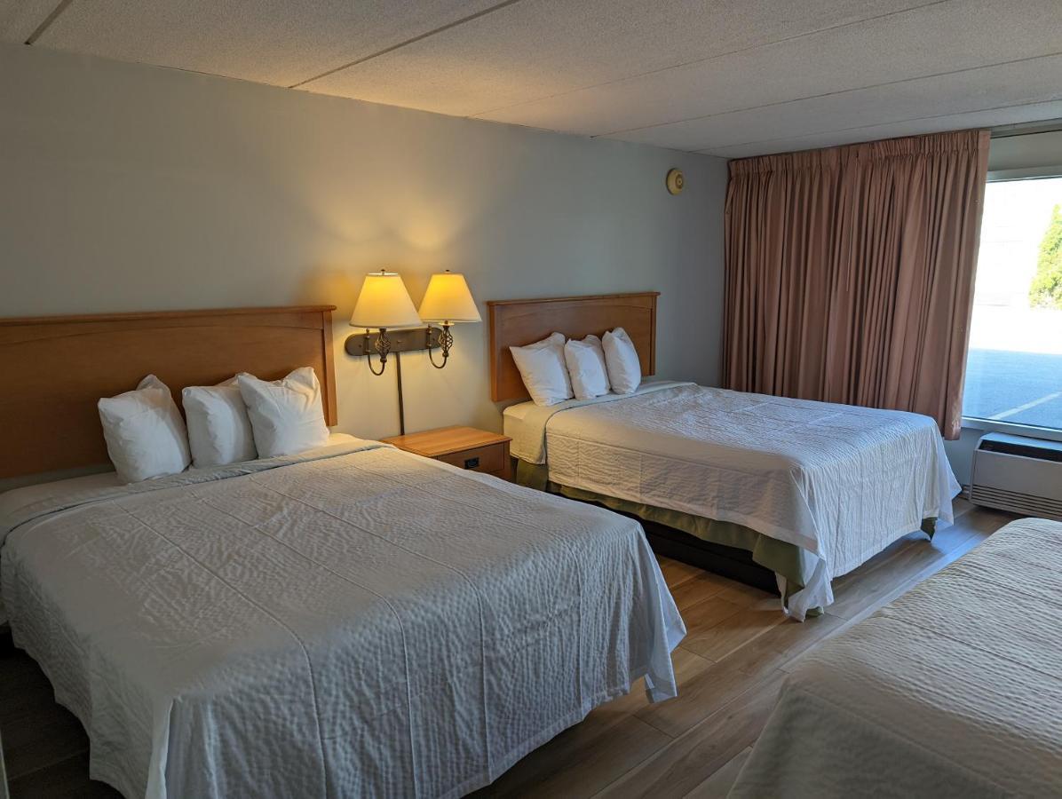 Days Inn By Wyndham Birch Run Buitenkant foto