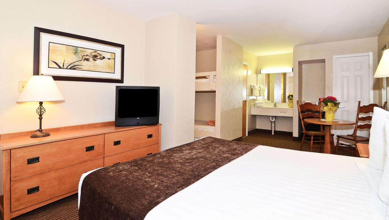 Days Inn By Wyndham Birch Run Buitenkant foto