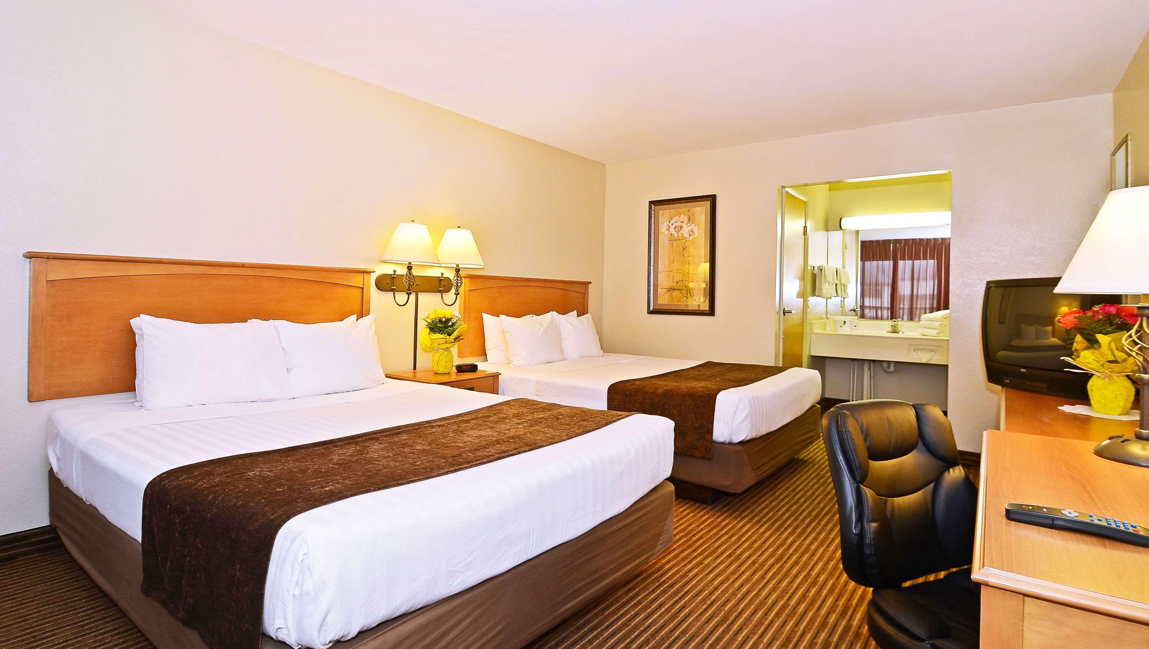 Days Inn By Wyndham Birch Run Buitenkant foto