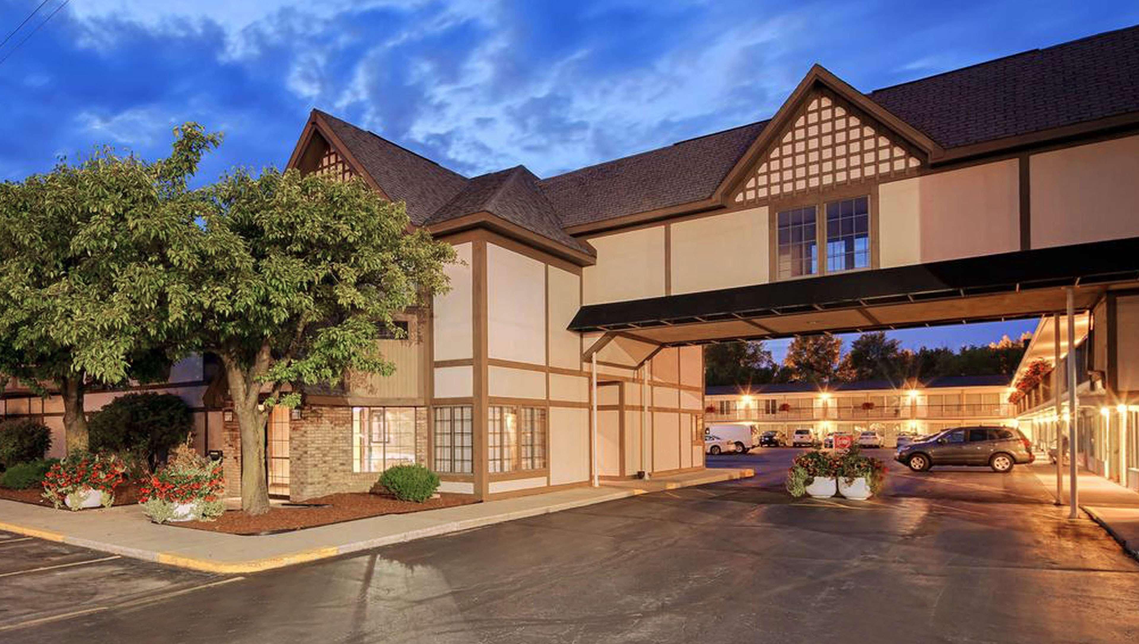 Days Inn By Wyndham Birch Run Buitenkant foto