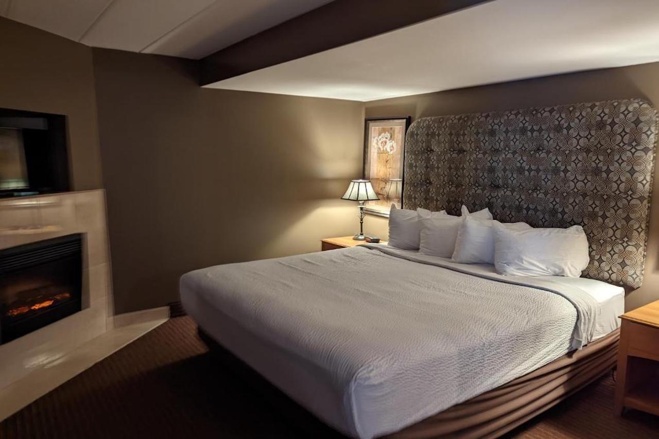 Days Inn By Wyndham Birch Run Buitenkant foto