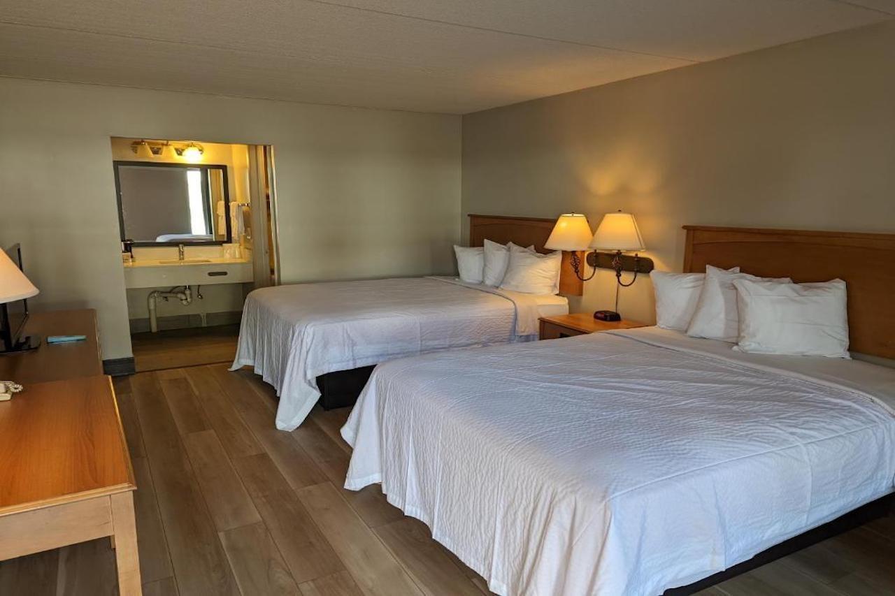 Days Inn By Wyndham Birch Run Buitenkant foto