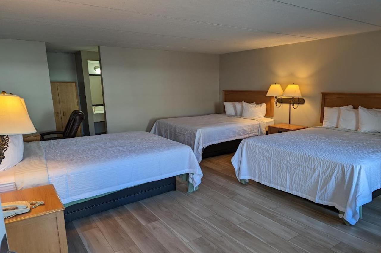 Days Inn By Wyndham Birch Run Buitenkant foto