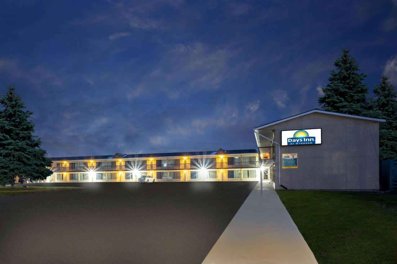 Days Inn By Wyndham Birch Run Buitenkant foto