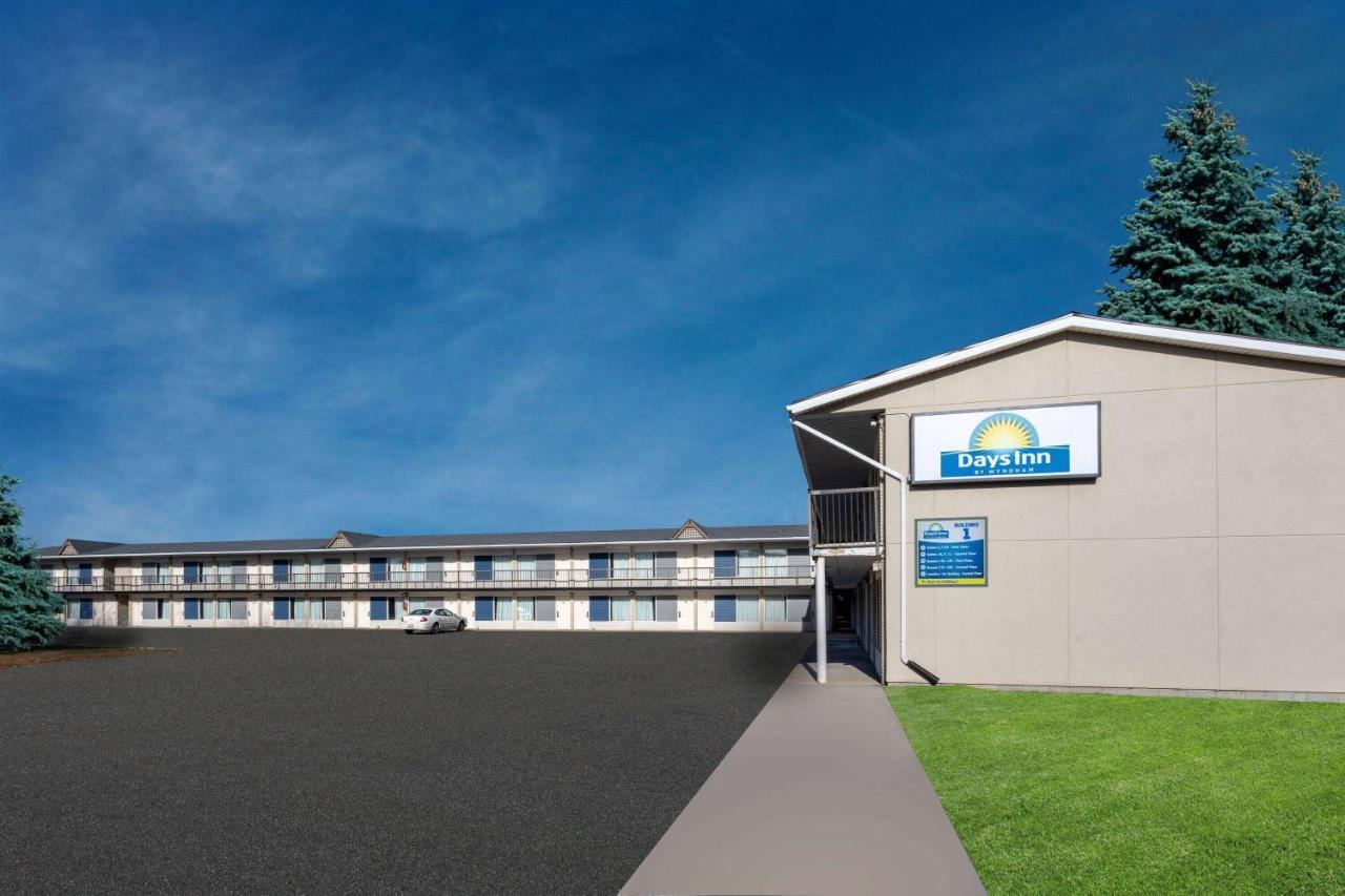 Days Inn By Wyndham Birch Run Buitenkant foto