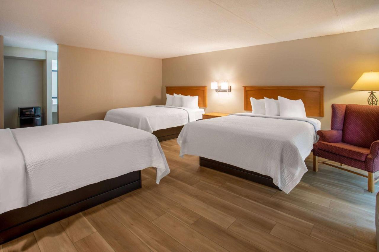 Days Inn By Wyndham Birch Run Buitenkant foto