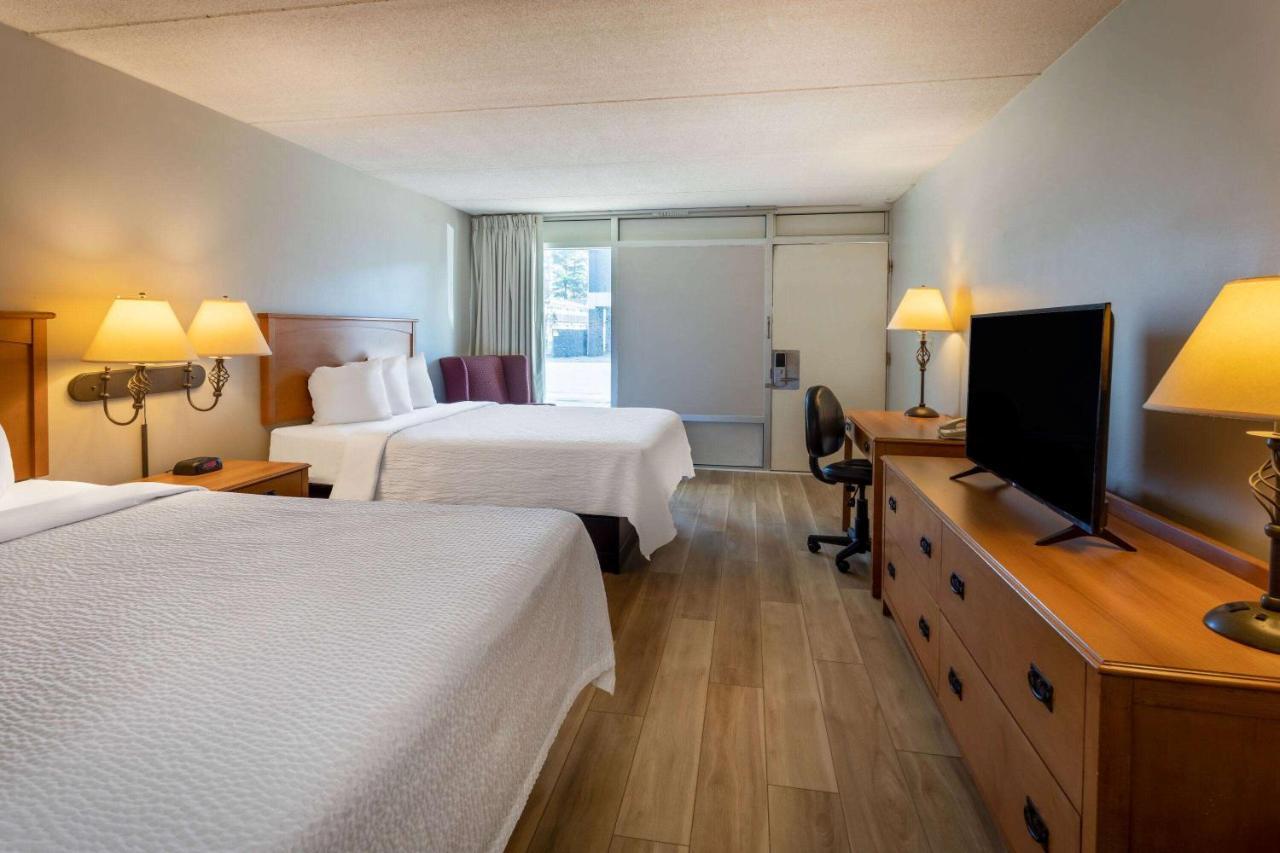 Days Inn By Wyndham Birch Run Buitenkant foto
