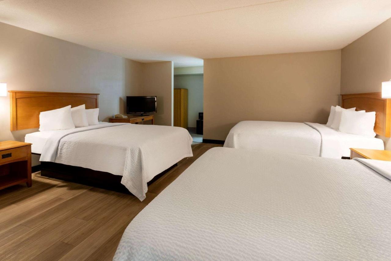 Days Inn By Wyndham Birch Run Buitenkant foto